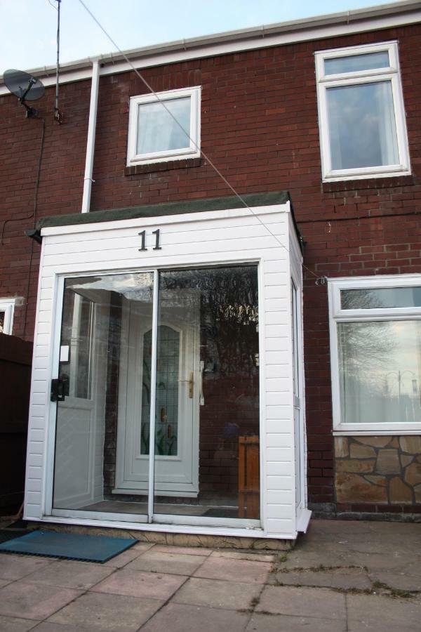 Milton House - Entire 3Bed House Free Wifi & 4 Free Parking Spaces Serviced Accommodation Newcastle Uk エクステリア 写真